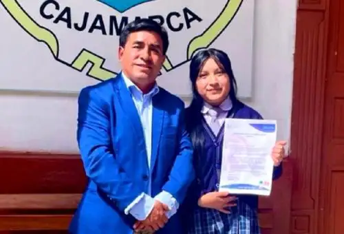 Mariela Ocón Ramos, de 16 años, es una destacada estudiante cajamarquina que cursa el quinto grado de secundaria en el colegio La Merced de esta ciudad y es una de las 12 seleccionadas por el programa “Ella es astronauta” de la 
Fundación She Is, que en agosto próximo, previa preparación de cuatro meses, enrumbará a los Estados Unidos para conocer las instalaciones de la NASA.