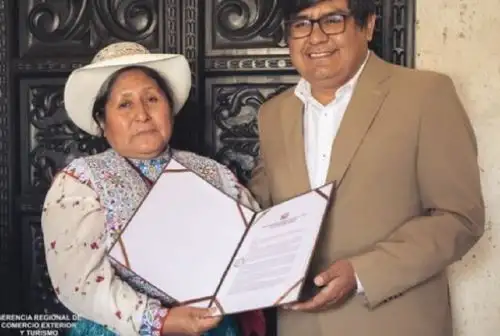 El Ministerio de Cultura otorgó la distinción de Personalidad Meritoria de la Cultura a la señora Natividad Anastacia Condori Sullca, por su destacada trayectoria como bordadora y difusora de los conocimientos y las técnicas del 
bordado del Valle del Colca, en la región Arequipa.
