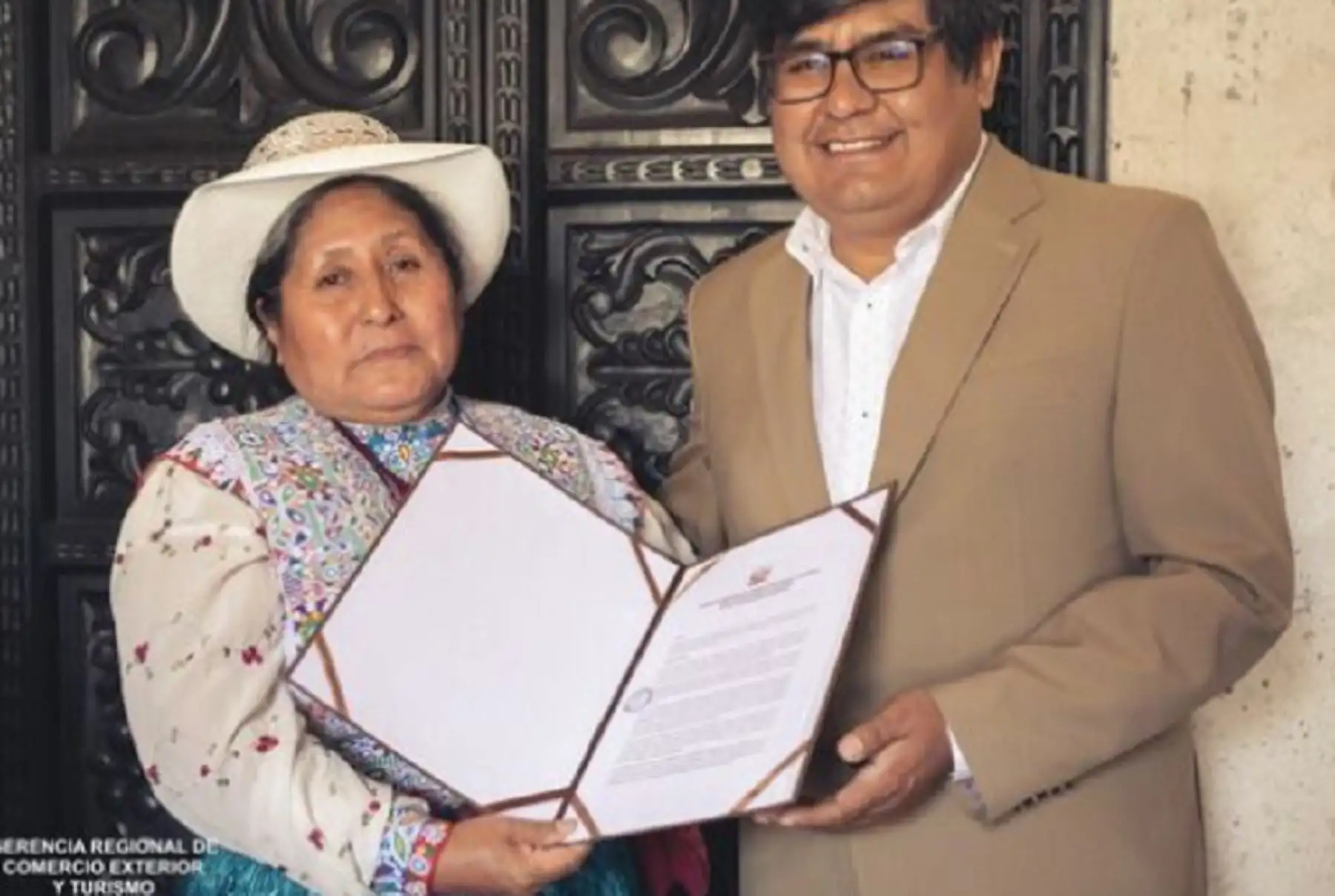El Ministerio de Cultura otorgó la distinción de Personalidad Meritoria de la Cultura a la señora Natividad Anastacia Condori Sullca, por su destacada trayectoria como bordadora y difusora de los conocimientos y las técnicas del 
bordado del Valle del Colca, en la región Arequipa.