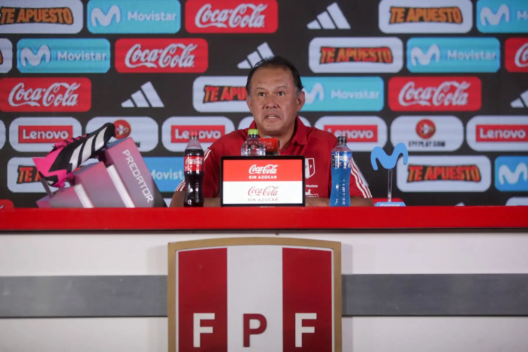 Conferencia de prensa del Director Técnico de la selección peruana Juan Reynoso.

Foto: ANDINA/Juan Carlos Guzmán Negrini.