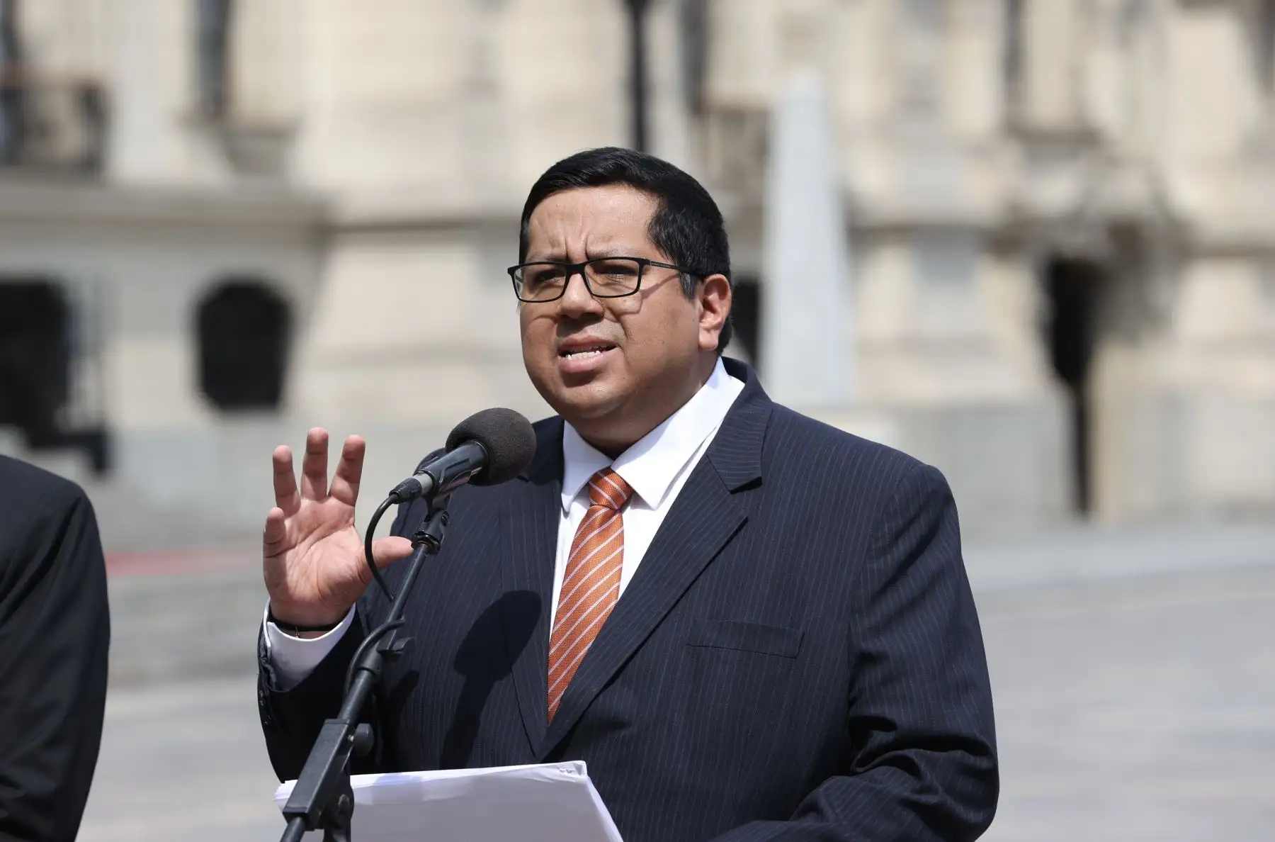El titular de la PCM, Alberto Otárola, realizó una conferencia de prensa acompañado de los ministros de Defensa, Jorge Chávez, y de Economía y Finanzas, Álex Contreras, para anunciar los cuerdos tomados en la sesión del Consejo de Ministros de hoy.
Foto: ANDINA/PCM
