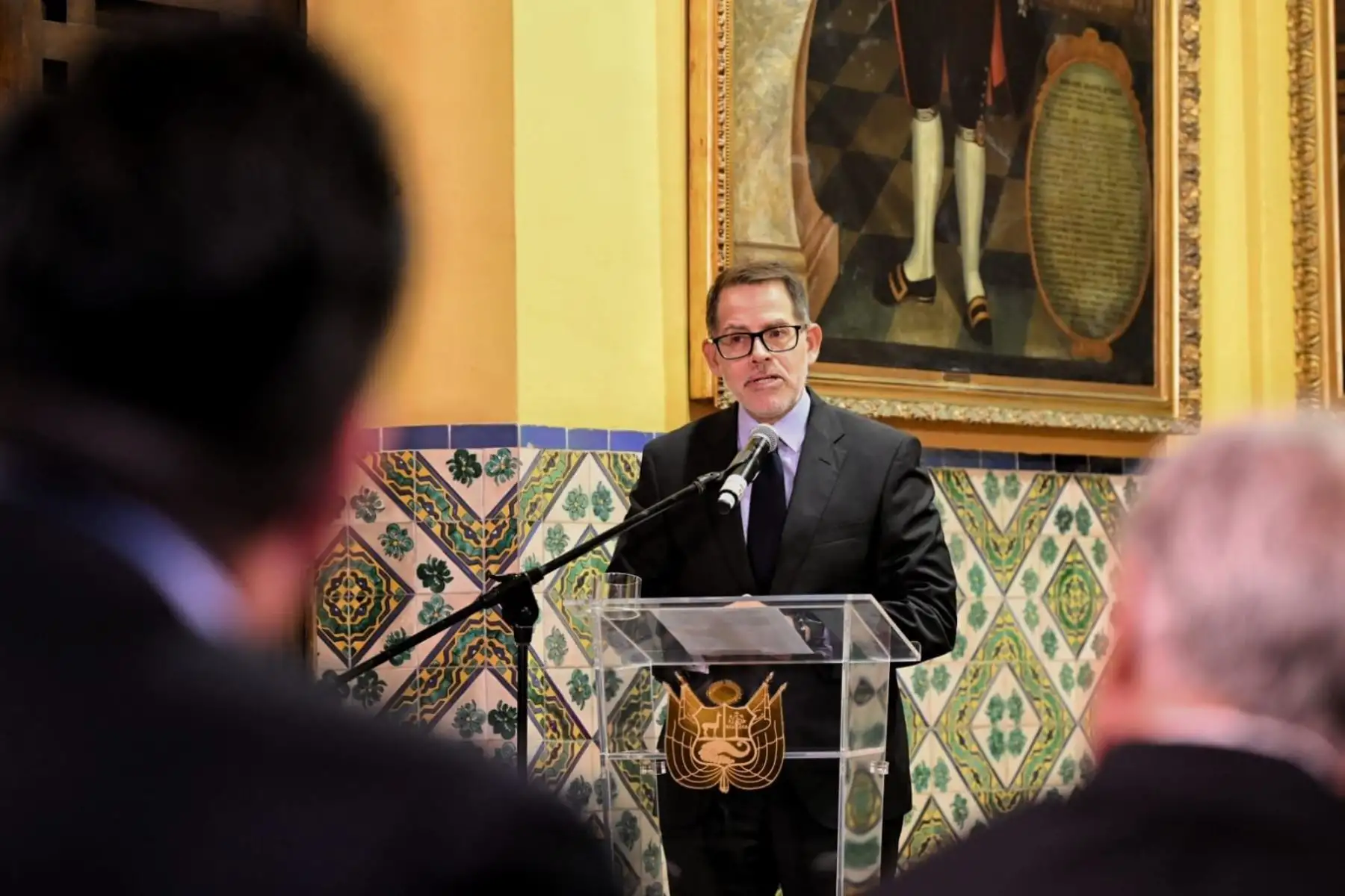El Vicecanciller Higueras resaltó los excelentes vínculos que mantienen Perú e Italia en materia de cooperación internacional para la protección del patrimonio cultural y lucha contra el tráfico ilícito de bienes culturales. Cancillería y Ministerio de Cultura entregan colección de monedas con alto valor histórico a Embajada de Italia en Perú.  Foto: ANDINA/Ministerio de Relaciones Exteriores