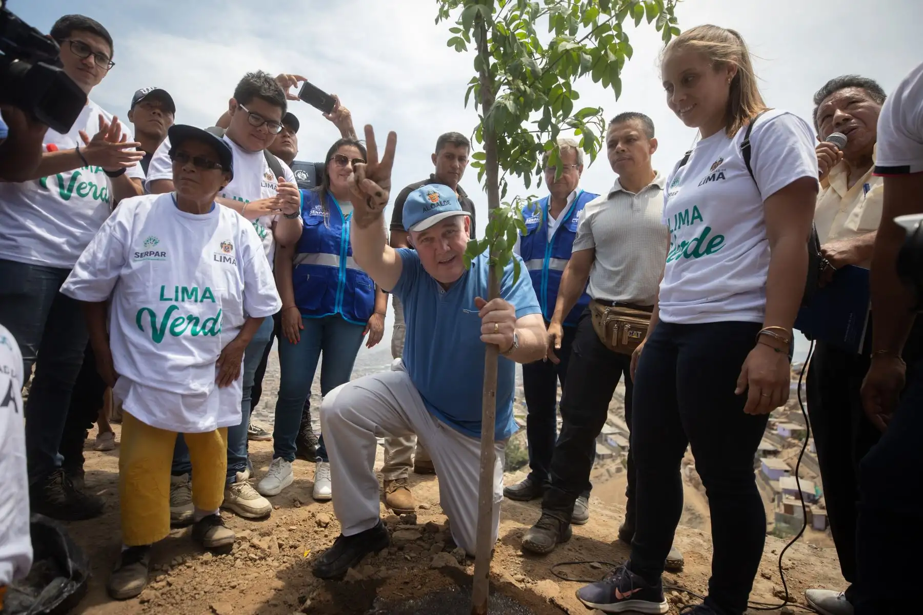 Voluntariado Municipal de Lima realizó el plantado de 150 árboles en la zona de las Lomas del Santuario de las Vizcachas, ubicado en el distrito de Villa María del Triunfo. La campaña Lima Verde, contó con la participación del alcalde de Lima, Rafael López Aliaga. Foto: ANDINA/Municipalidad de Lima