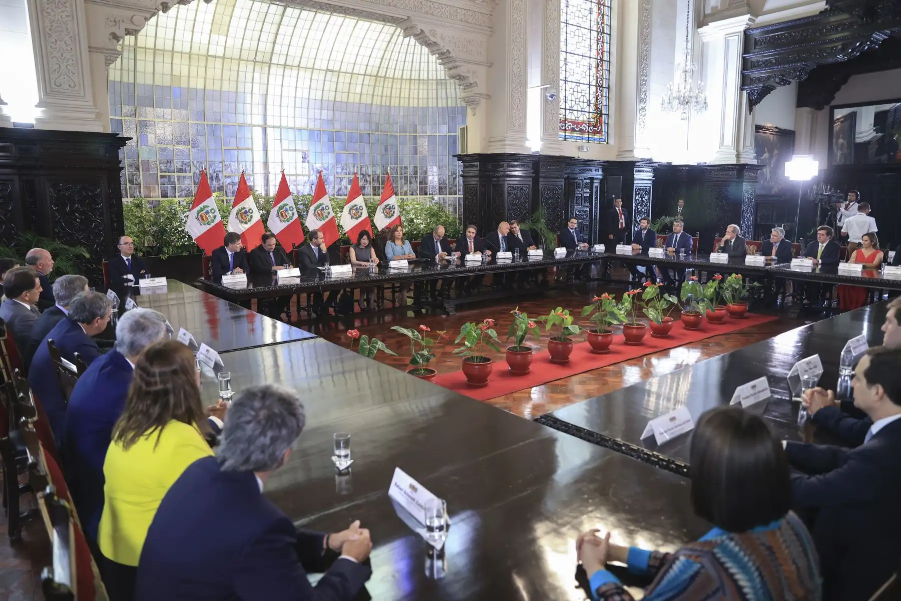Presidenta Dina Boluarte sostuvo reunión de trabajo con el Consejo Empresarial Chileno-Peruano de manera presencial luego de 3 años. La cita tuvo lugar en el Palacio de Gobierno.
Foto: ANDINA/Presidencia Perú