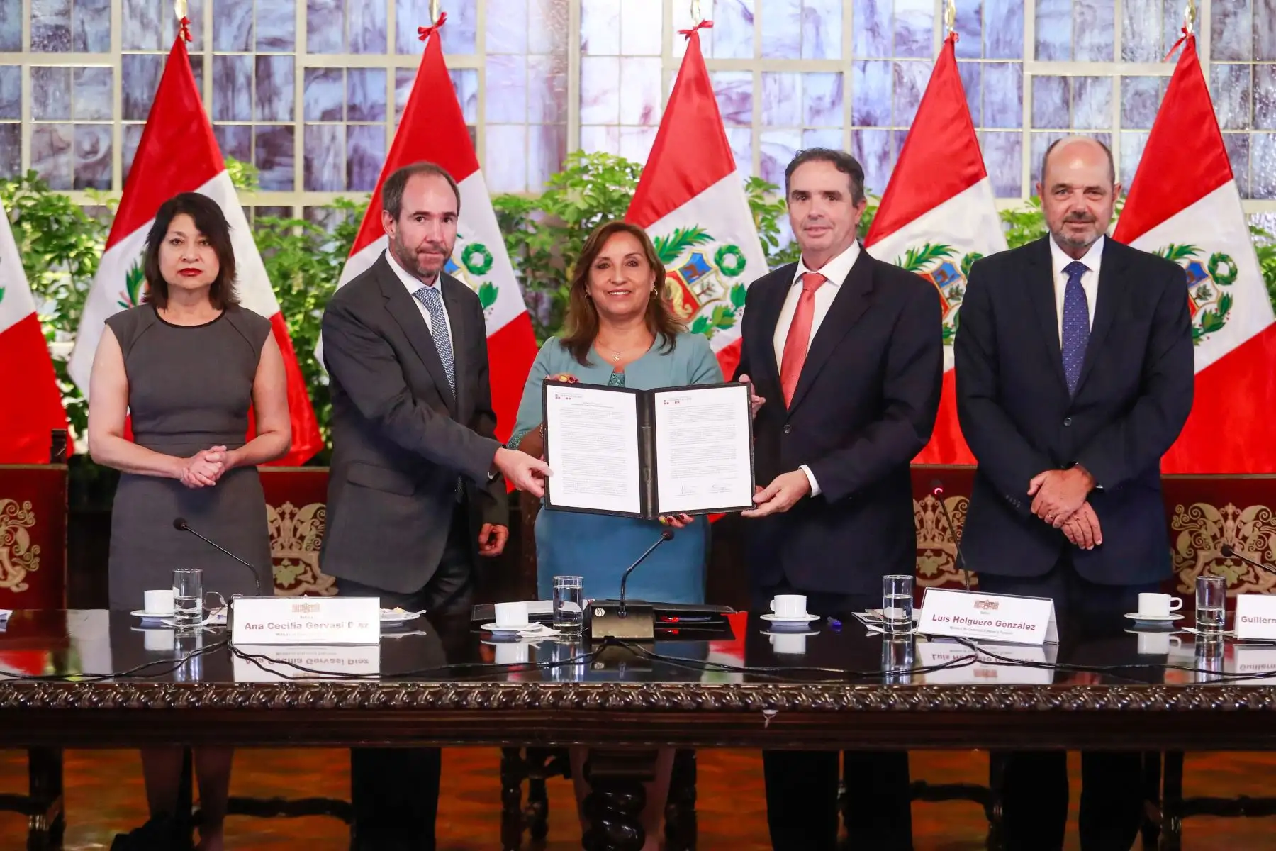 Presidenta Dina Boluarte sostuvo reunión de trabajo con el Consejo Empresarial Chileno-Peruano de manera presencial luego de 3 años. La cita tuvo lugar en el Palacio de Gobierno.
Foto: ANDINA/Presidencia Perú