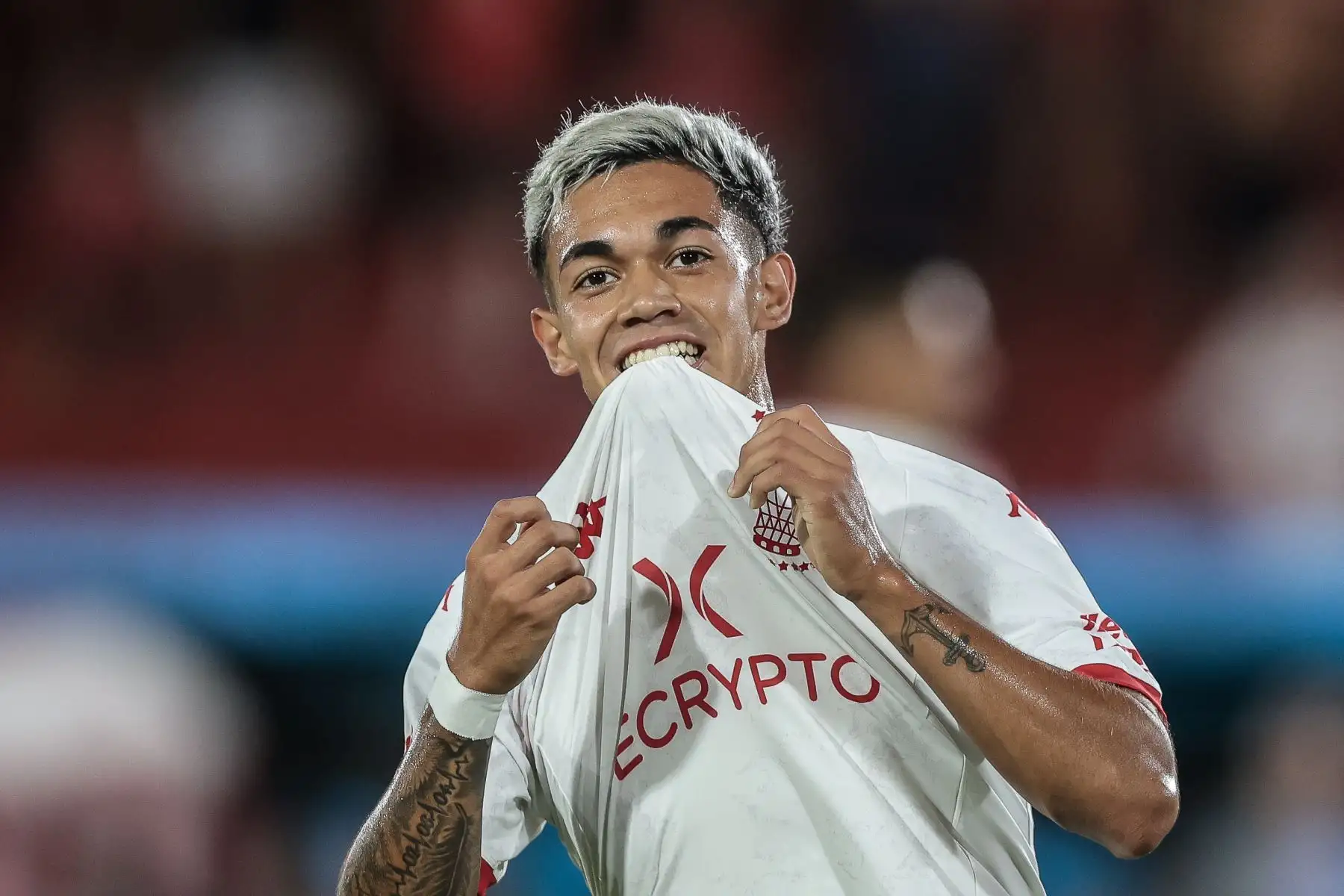 Juan Gauto de Huracán reacciona hoy, en un partido de la Copa Libertadores entre Huracan y Sporting Cristal en el estadio Tomás Adolfo Ducó en Buenos Aires, Argentina.
Foto: EFE