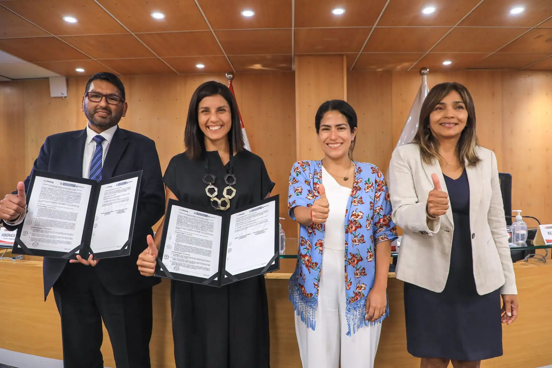 Se firmó un convenio interinstitucional entre el Programa Nacional de Telecomunicaciones (PRONATEL) del MTC y la asociación "Es Hoy", conformada por gerentes generales, fundadores y presidentes de compañías de distintos tamaños y sectores, para articular esfuerzos entre el sector público y privado, que permitan empoderar digitalmente a más mujeres y ampliar sus oportunidades de empleabilidad y productividad. Foto: ANDINA/MTC