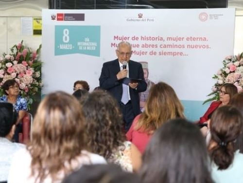 Ministro de Educación, Óscar Becerra, resalta el aporte de la mujer en la educación peruana. Foto: ANDINA/difusión.