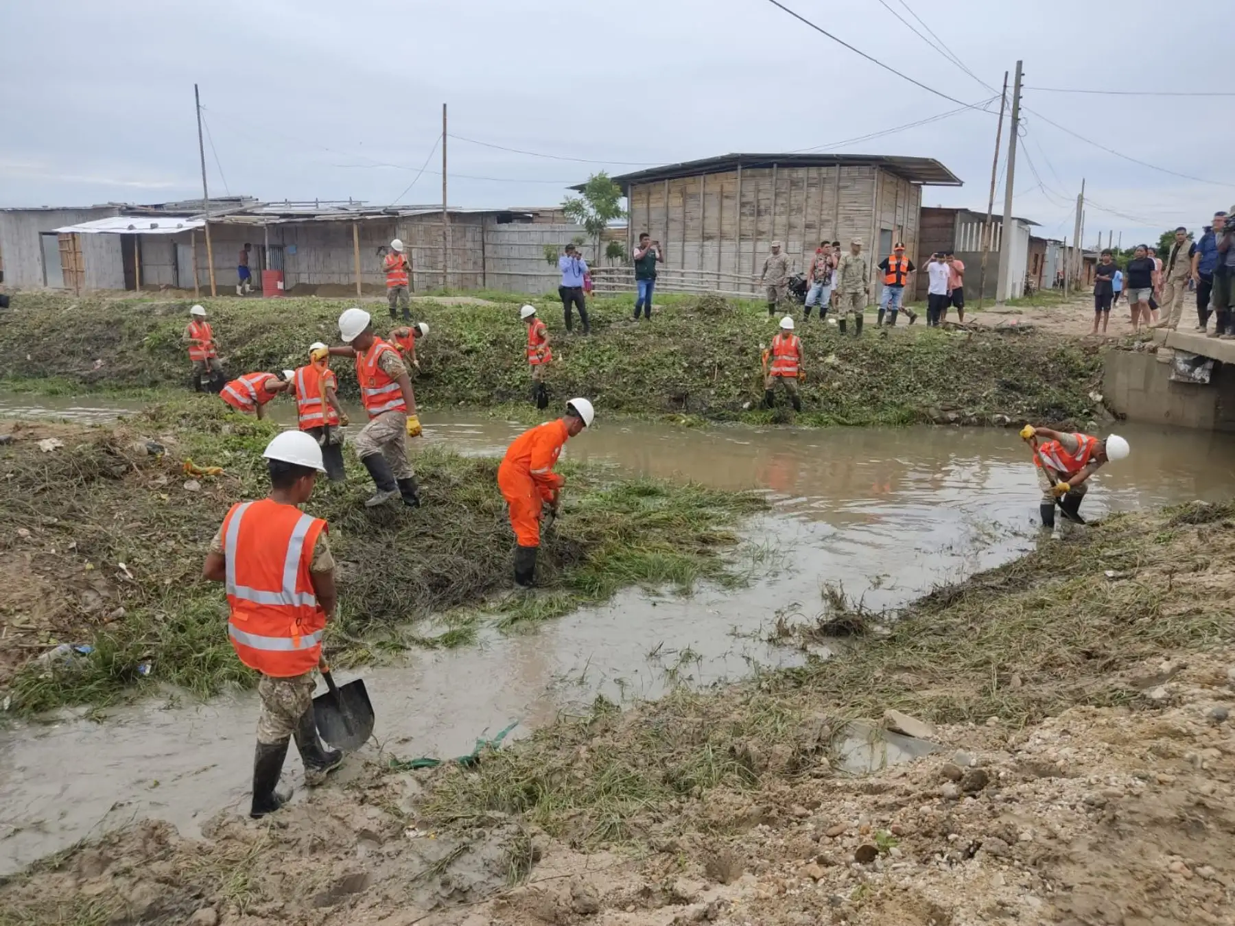 Equipo liderado por el ministro de Defensa llega a Tumbes, para atender la emergencia por las lluvias intensas y garantizar la inmediata atención a las familias afectadas por el desborde de ríos. Foto: ANDINA/ Ricardo Cuba