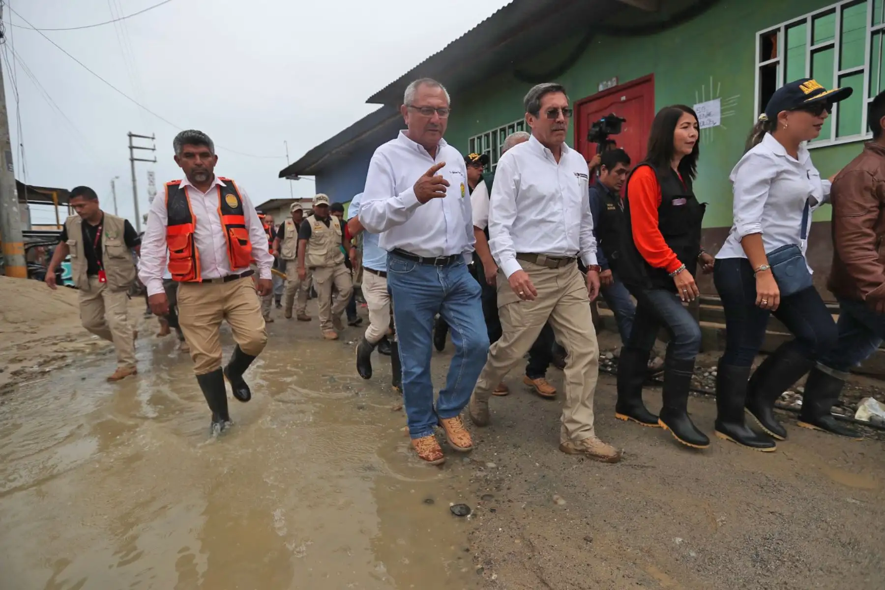 Ministro de Defensa llega a Tumbes, para atender la emergencia por las lluvias intensas y garantizar la inmediata atención a las familias afectadas por el desborde de ríos. Foto: ANDINA/ Ricardo Cuba