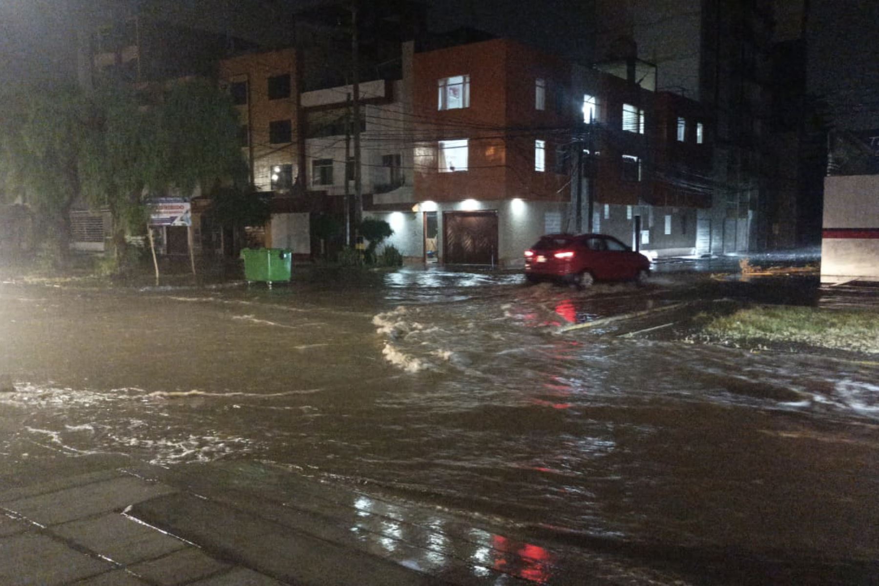 El COER La Libertad pide a la población estar atenta ante las intensas lluvias que caen y han activado las quebradas de Trujillo. Foto: ANDINA/Cortesía Luis Puell
