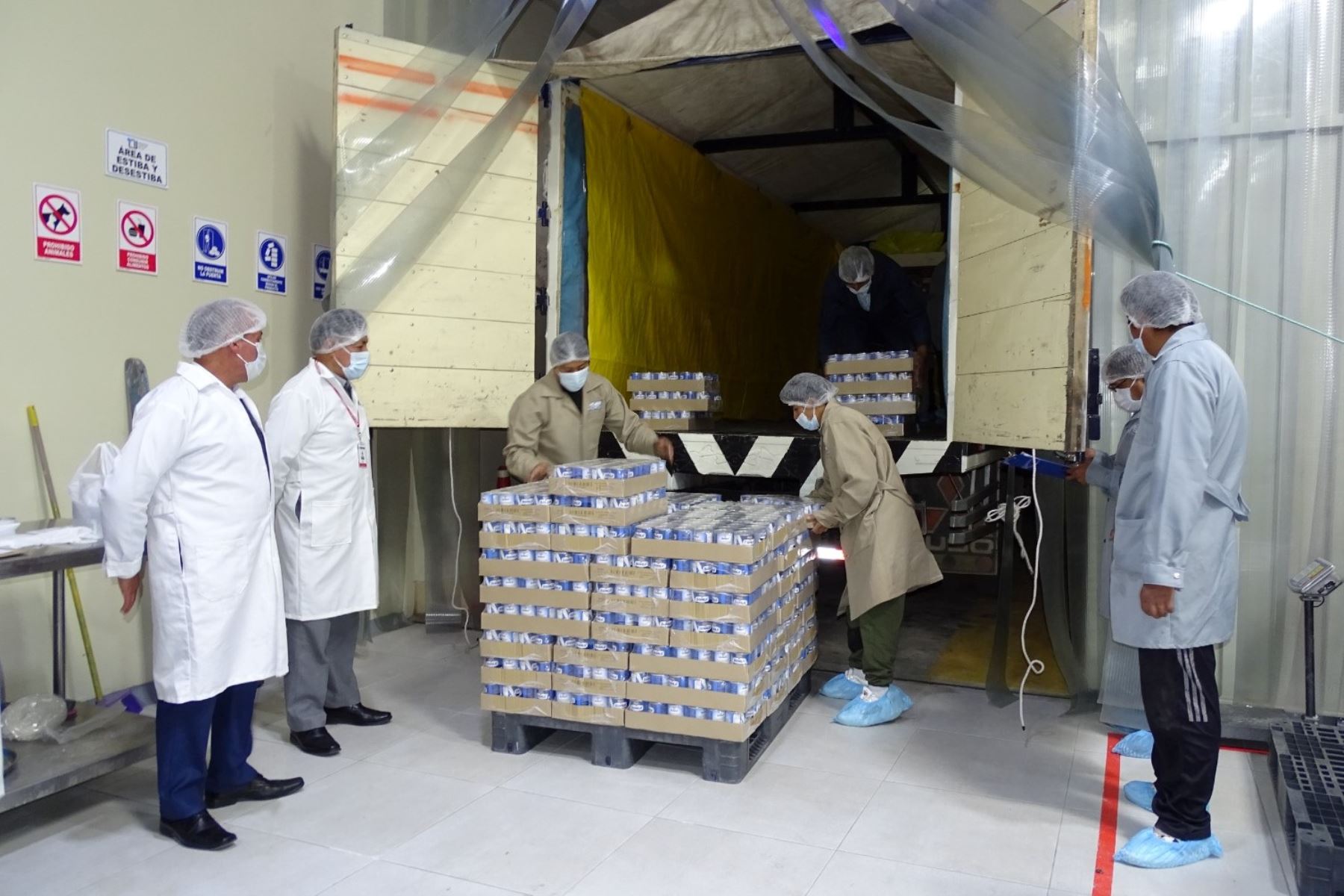 Proceso de distribución de alimentos del programa Qali Warma en Puno. Foto: MIDIS/Difusión