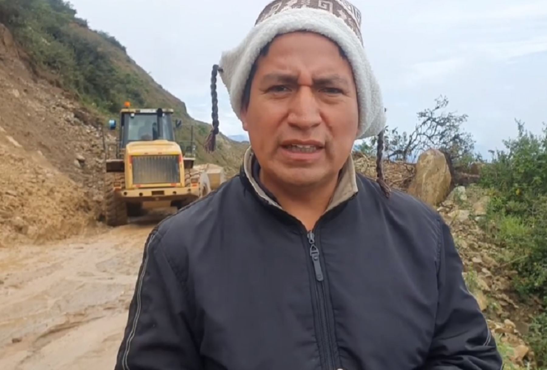 Alrededor de 70,000 habitantes de la provincia de Huamcabamba se encuentran aislados tras un gran derrumbe registrado en la carretera Canchaque-Huancabamba, que conecta con la ciudad de Piura, debido a las intensas lluvias que se registran en el norte del país, informó el alcalde Hernán Lizana Campos.