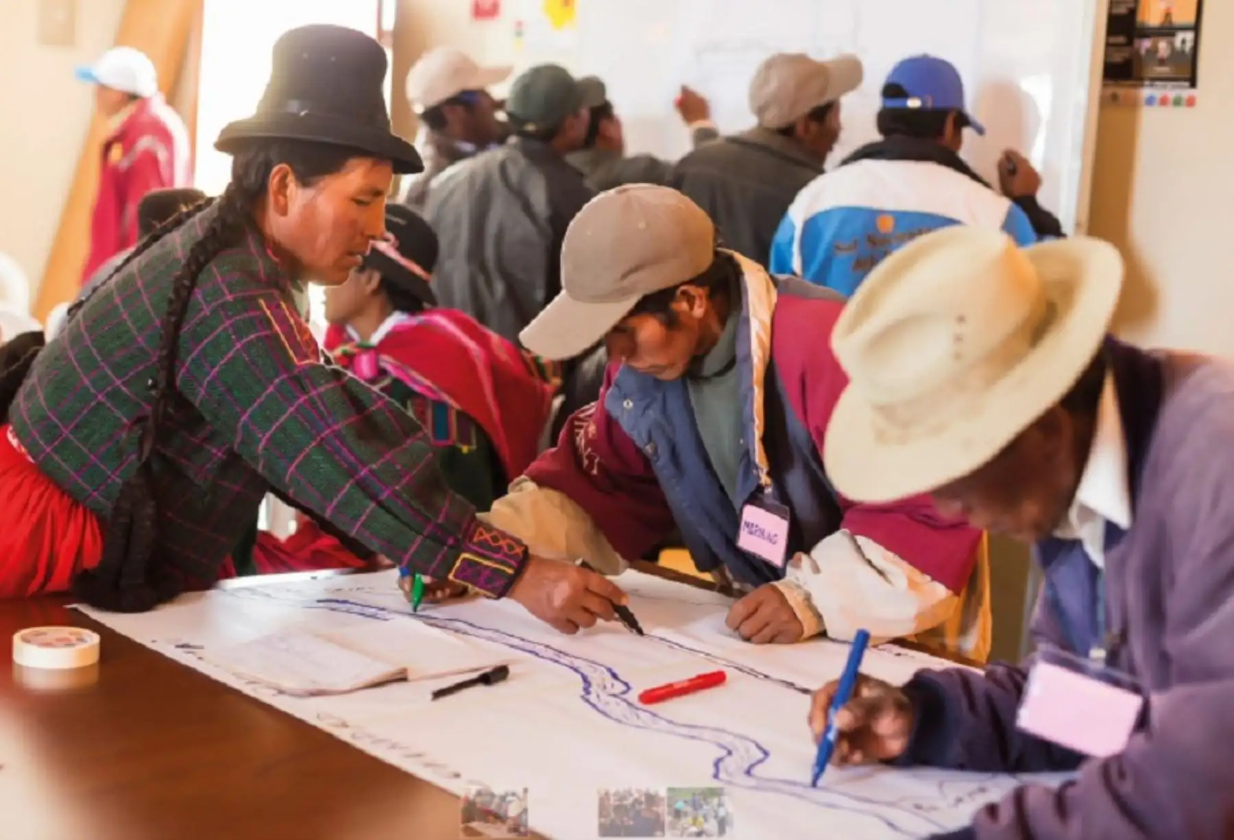 Para reducir el impacto de las inclemencias del clima, familias de zonas rurales son capacitadas en los Tambos del Programa Nacional PAIS del Ministerio de Desarrollo e Inclusión Social (Midis), para estar preparadas y responder de manera adecuada ante cualquier emergencia o desastre ocasionado por la naturaleza.