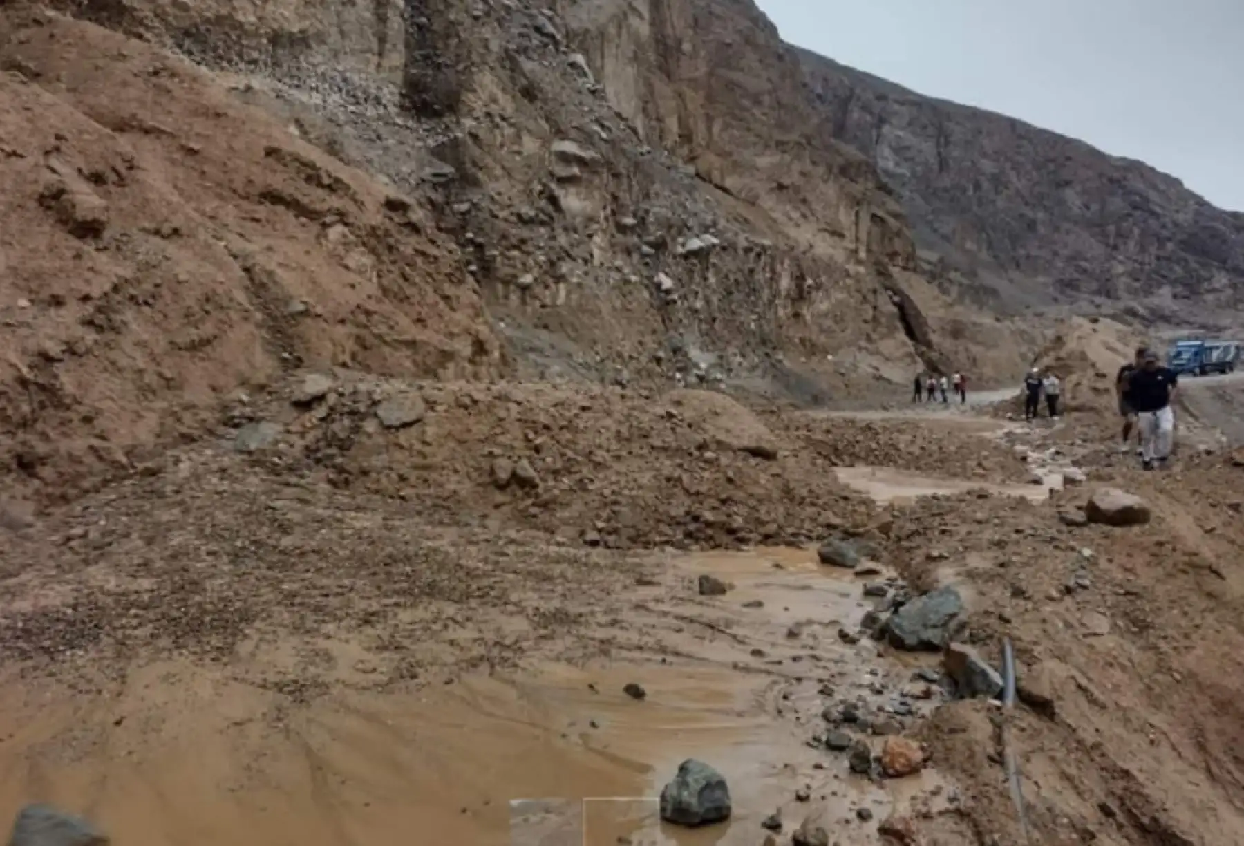 Lluvias intensas originaron un huaico que afectó la vía nacional PE- 3N tramo Huarochirí-Chuquicara en el sector Chuquiquillán, distrito de Santa Rosa, provincia de Pallasca, informó el Centro de Operaciones de Emergencia Regional de Áncash.