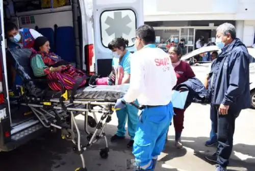 Luego de las coordinaciones entre la Gerencia Regional de Salud Lambayeque y el Centro de Operaciones de Emergencia Regional (COER) se logró el traslado de emergencia por vía aérea de una mujer con embarazo gemelar de 37 semanas, desde el distrito andino de Incahuasi hasta Chiclayo para ser atendida en el hospital Las Mercedes.