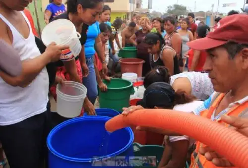 Durante por lo menos cinco días el servicio de agua potable será restringido en la provincia de Trujillo, debido a los daños por deslizamientos que ha sufrido el canal madre que abastece la planta de agua potable que administra el Proyecto Especial Chavimochic del Gobierno Regional de La Libertad, informó su gerente, Carlos Pagador.