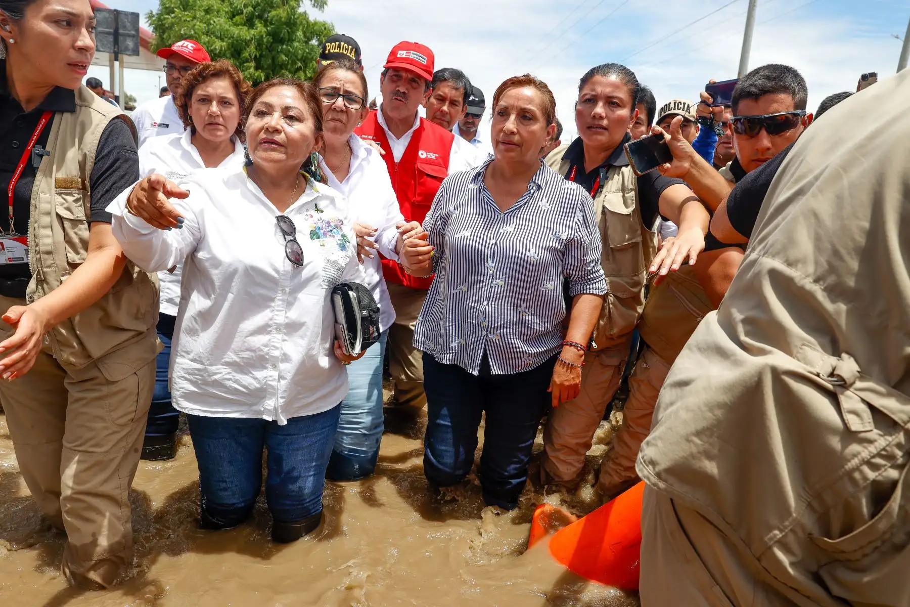Presidenta de la república, Dina Boluarte, llegó a Piura para atender la emergencia producida por las lluvias intensas. Foto:ANDINA/ Presidencia
