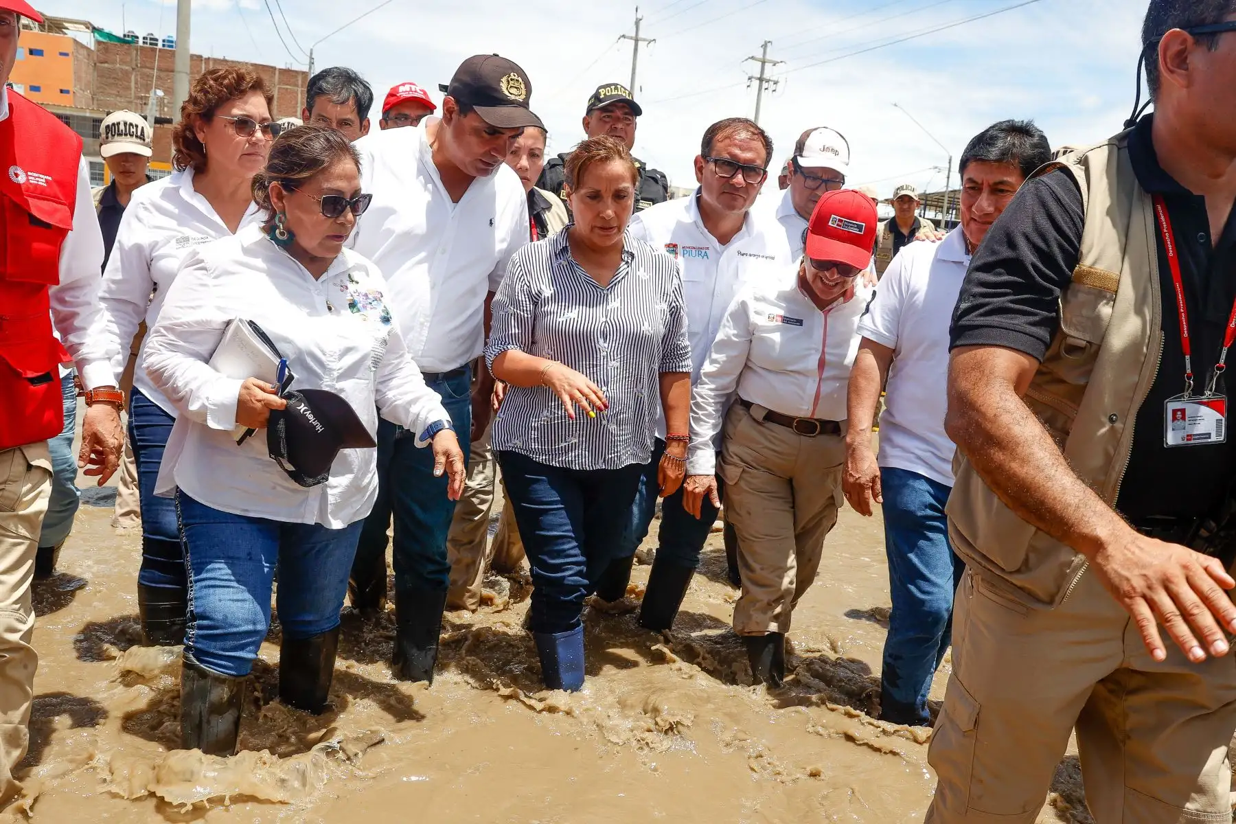Presidenta de la república, Dina Boluarte, llegó a Piura para atender la emergencia producida por las lluvias intensas. Foto:ANDINA/ Presidencia
