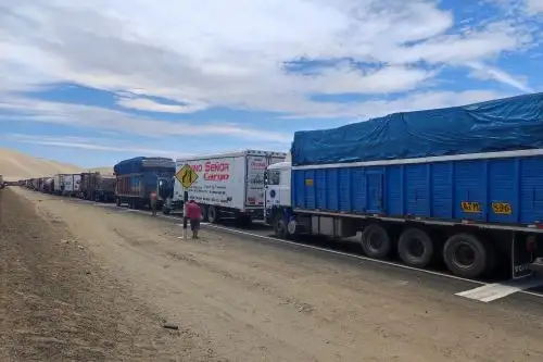 Una importante vía de ingreso a Arequipa fue bloqueada por manifestantes que protestan contra el Gobierno Regional. ANDINA/Archivo