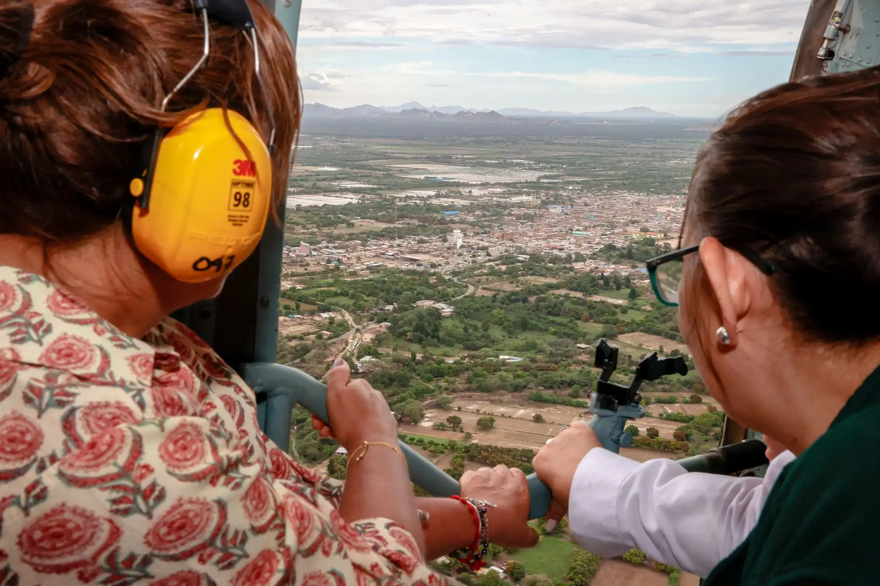 Presidenta de la república, Dina Boluarte, sobrevuela la zona de Mórrope, Pacora e Illimo en Lambayeque, afectadas por las fuertes lluvias.Foto: ANDINA/Prensa Presidencia
