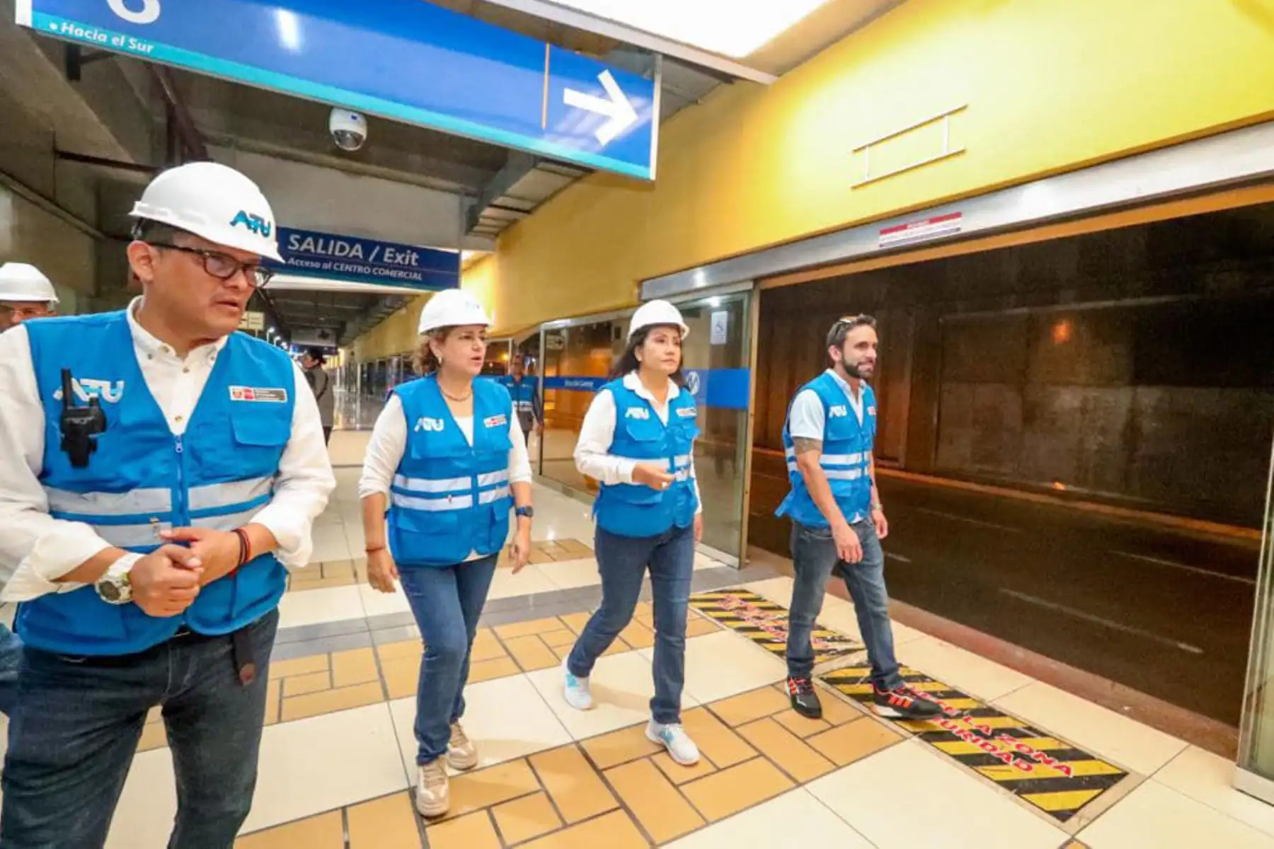 Ante el anuncio de lluvias en Lima y Callao, nuestra presidenta ejecutiva, María Jara, inspecciona las estaciones del Metropolitano para verificar las medidas preventivas que se vienen adoptando por la seguridad de nuestros usuarios. 
Foto: ANDINA/ATU