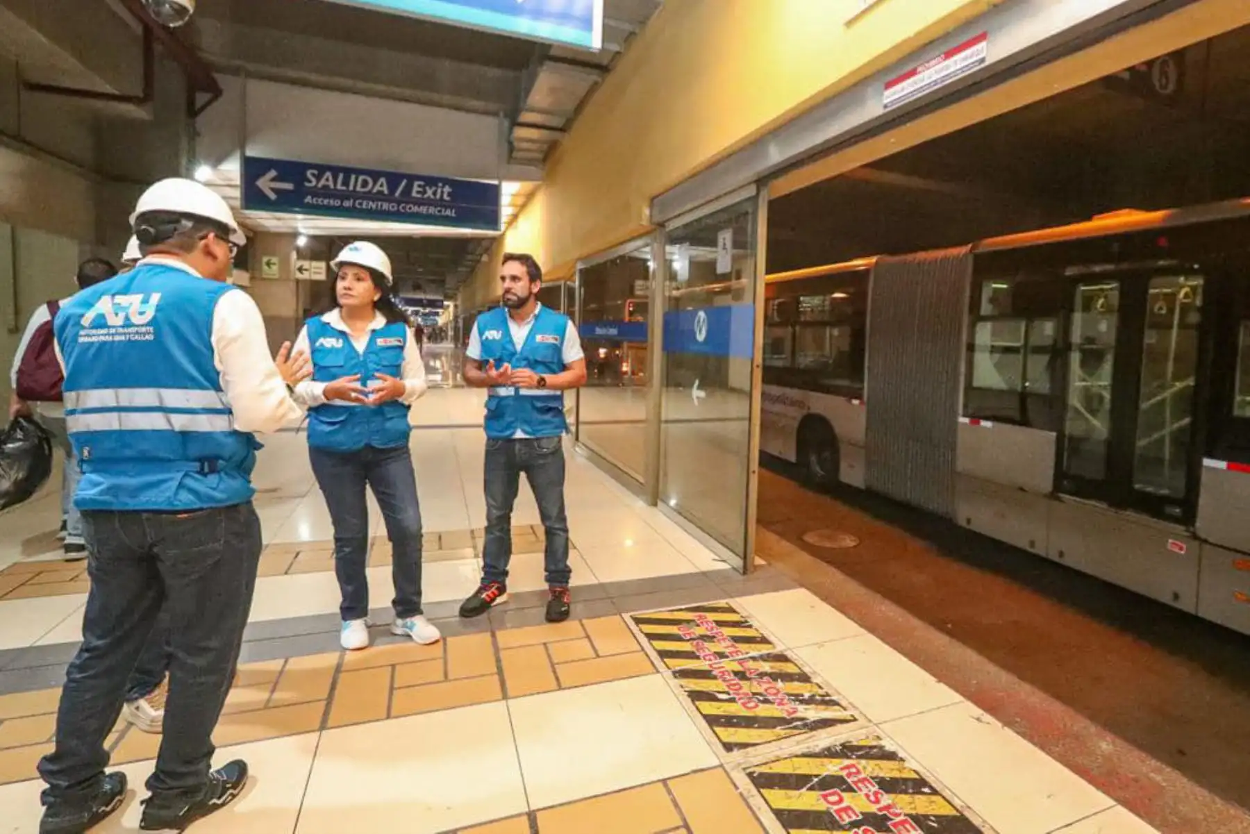 Ante el anuncio de lluvias en Lima y Callao, nuestra presidenta ejecutiva, María Jara, inspecciona las estaciones del Metropolitano para verificar las medidas preventivas que se vienen adoptando por la seguridad de nuestros usuarios. 
Foto: ANDINA/ATU