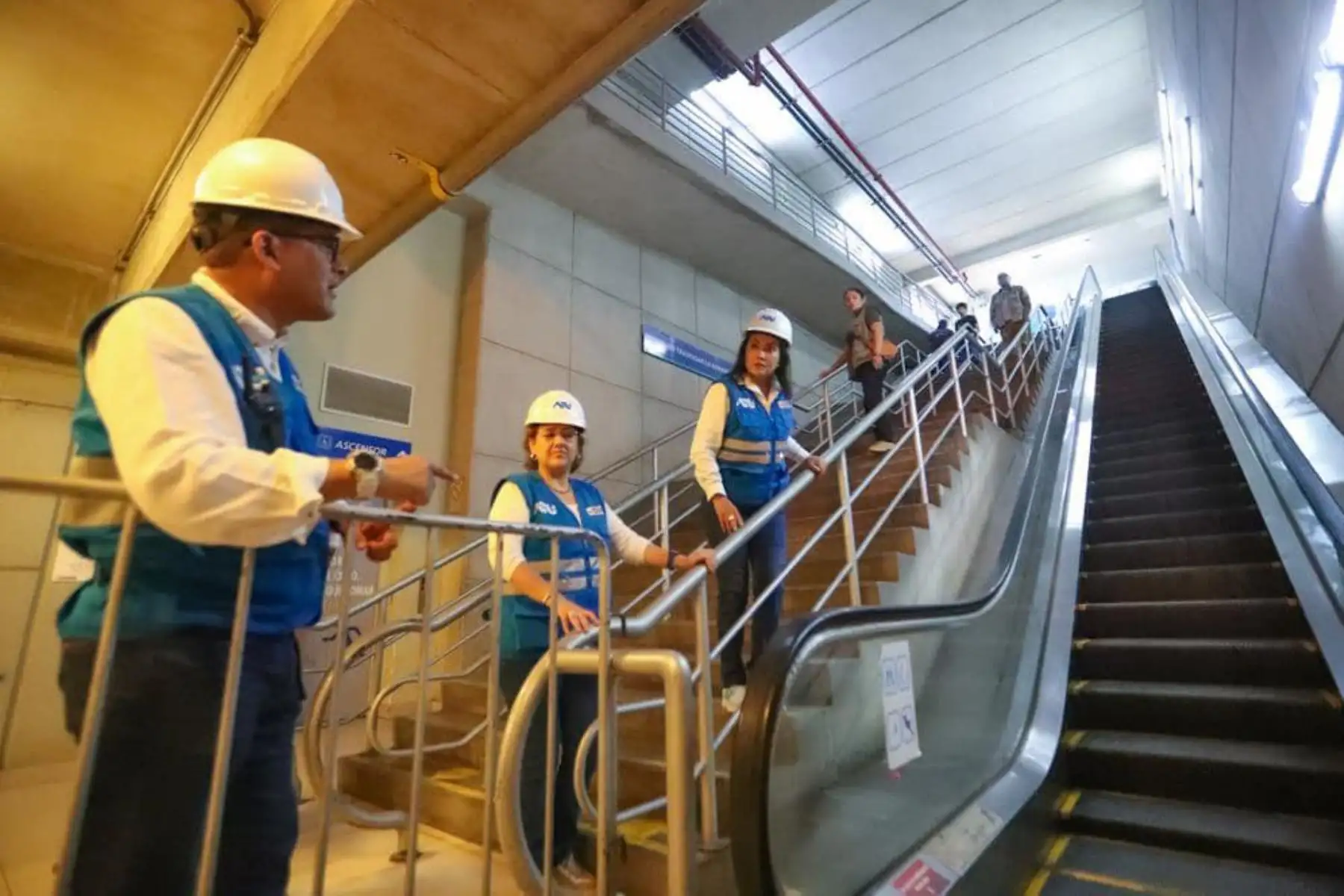 Ante el anuncio de lluvias en Lima y Callao, nuestra presidenta ejecutiva, María Jara, inspecciona las estaciones del Metropolitano para verificar las medidas preventivas que se vienen adoptando por la seguridad de nuestros usuarios. 
Foto: ANDINA/ATU