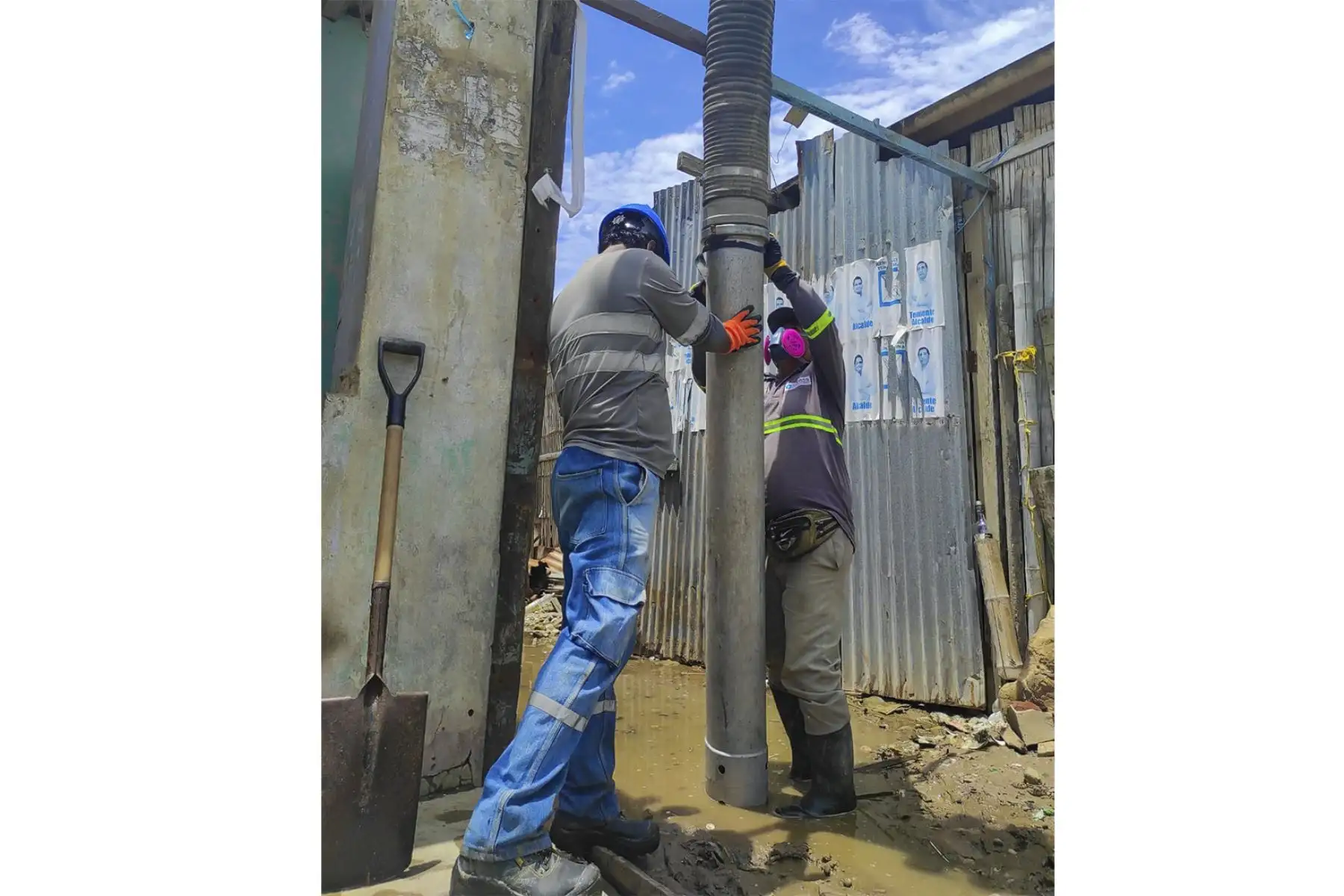 Viceministro de Construcción y Saneamiento, acompañado por director ejecutivo del Otass y gerente de Agua Tumbes, verificó labores de remoción de lodo y succión de agua de lluvia. Foto:ANDINA/Difusión