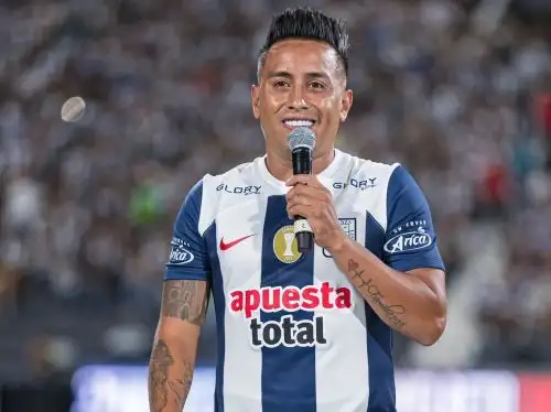 Volante Christian Cueva con la camiseta de Alianza Lima. Foto: Twitter
