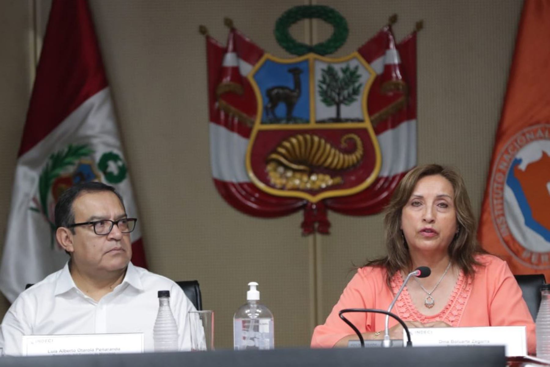 Presidenta Dina Boluarte y titular de la PCM, Alberto Otárola. ANDINA/Prensa Presidencia