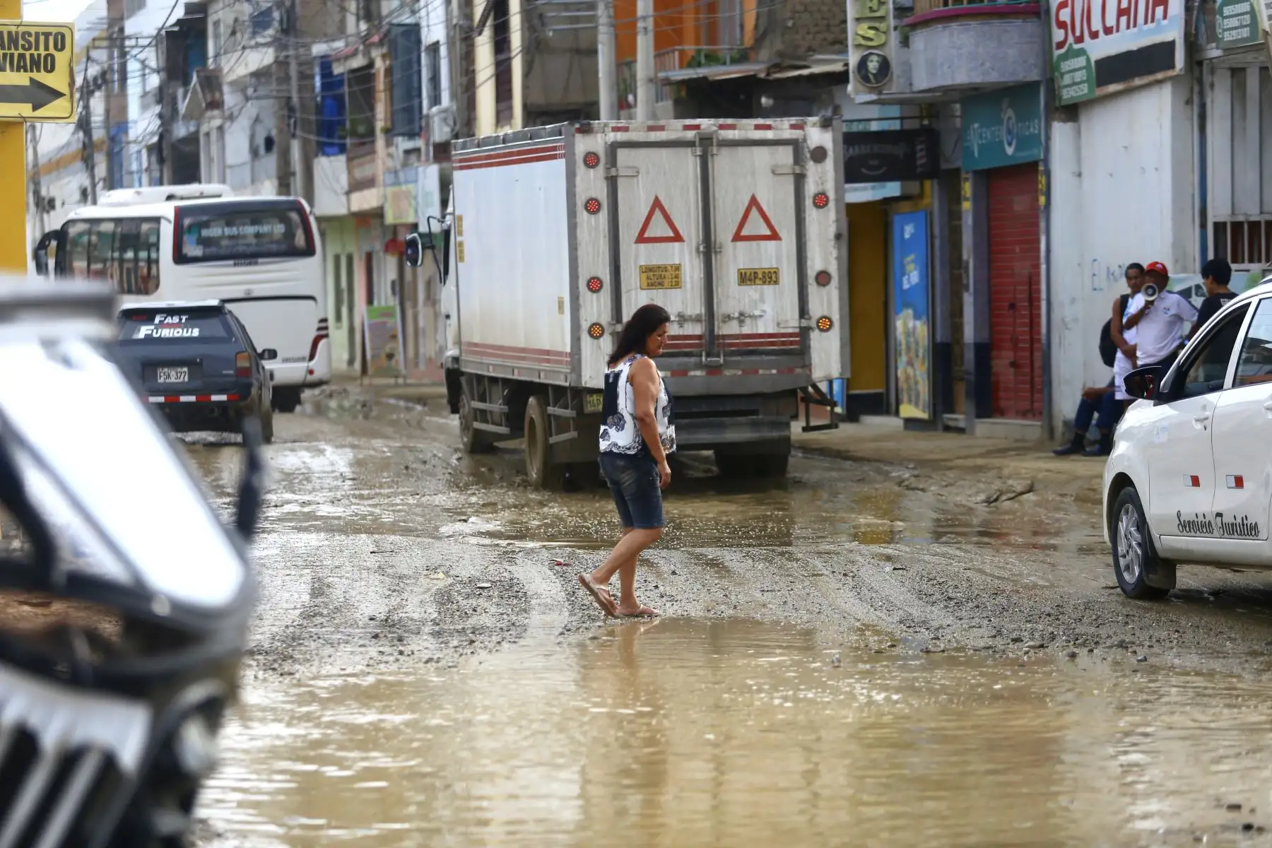 Principales calles de la ciudad de Tumbes llenas de lodo luego varios días de lluvias por el ciclón Yaku

Foto: ANDINA/Ricardo Cuba