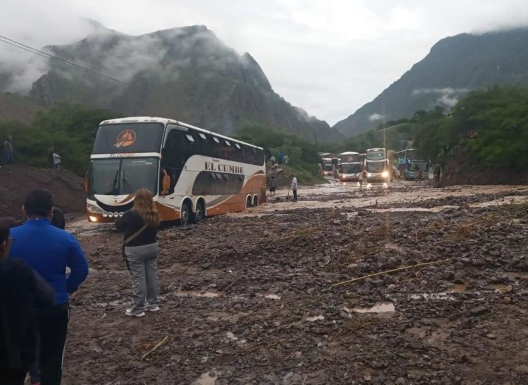 Las lluvias intensas causaron afectaciones en diversos tramos viales de la región Cajamarca y ahora cuadrillas de trabajadores buscan restablecer el tránsito. ANDINA/Difusión