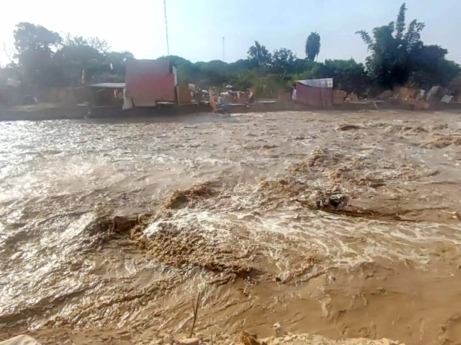 El río Chillón registró a las 2 de la madrugada de hoy un caudal de 25.4 m³/s en la estación hidrológica Obrajillo (al norte de Lima). Foto: ANDINA/ Héctor Vinces