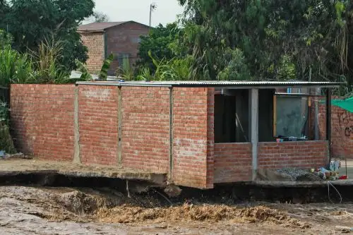 El vocero del COEN Rubén Pajares del Carpio pidió a las autoridades lograr la evacuación y poner a buen recaudo a las familias que están en alto riesgo. Foto: ANDINA/Héctor Vinces