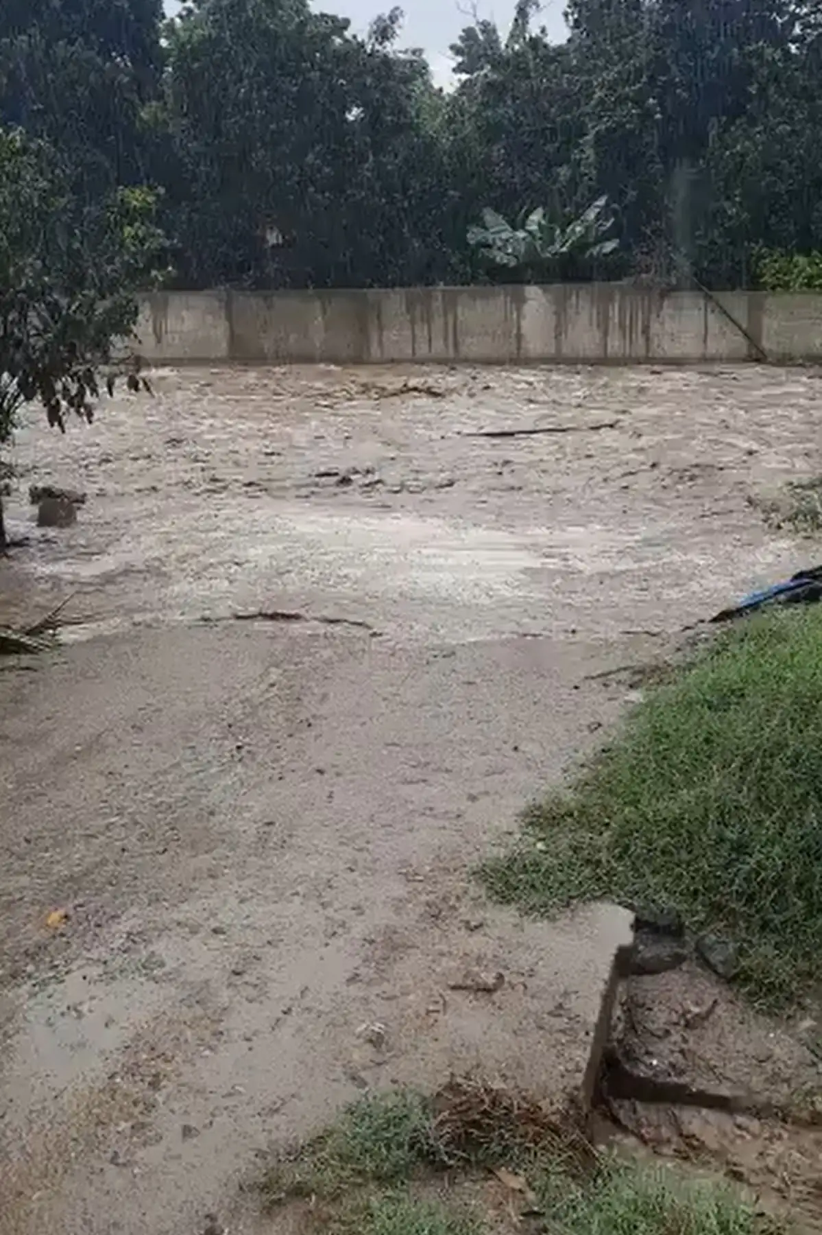 Las intensas lluvias han activado la quebrada Bello Horizonte, en Quirihuac, en la región La Libertad. Foto: Cortesía Luis Puell
