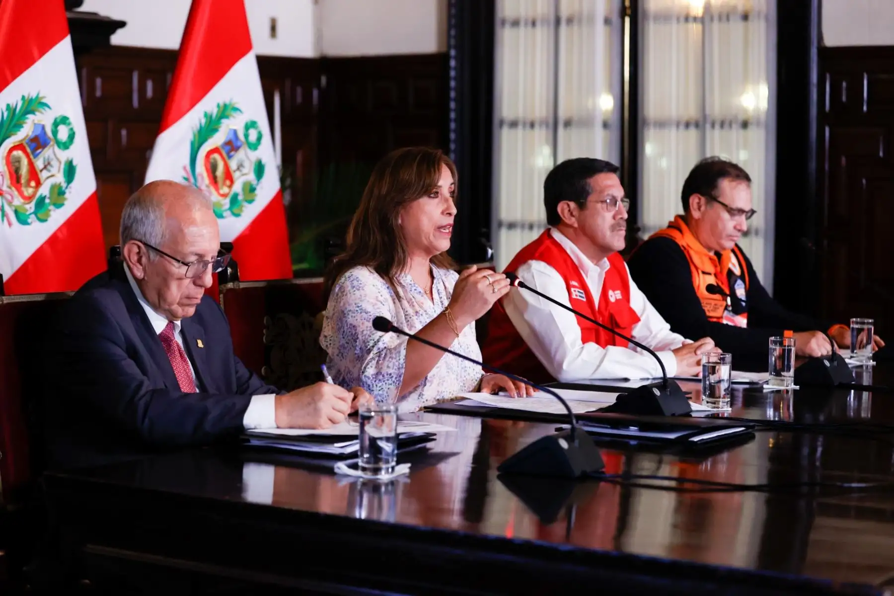 Presidenta Dina Boluarte, junto a ministros de Estado, informa sobre las acciones que desarrolla el Gobierno para la atención de la población afectada por las lluvias intensas en el país. Foto: ANDINA/Prensa Presidencia