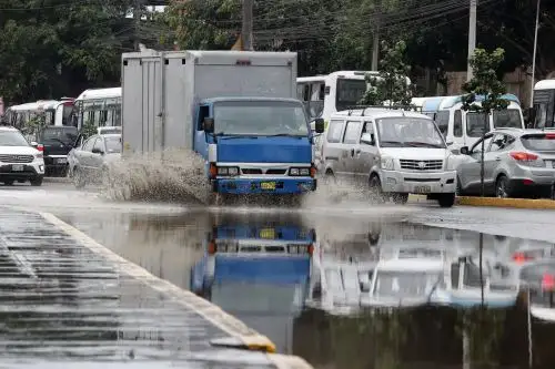 Cabe recordar que el Gobierno declaró el estado de emergencia por 60 días en 18 distritos de Lima Metropolitana y cuatro del Callao, debido al peligro inminente ante las intensas lluvias que el ciclón Yaku generaría de manera indirecta esta semana en la capital. Foto: ANDINA/Vidal Tarqui.