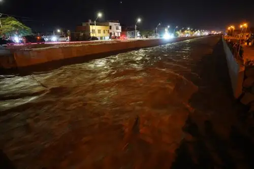 El río Ica registró un aumento considerable de su caudal debido a la caída de un huaico, causando la alarma en la población que vive en ambas márgenes del citado afluente. Foto: Genry Bautista Linares.