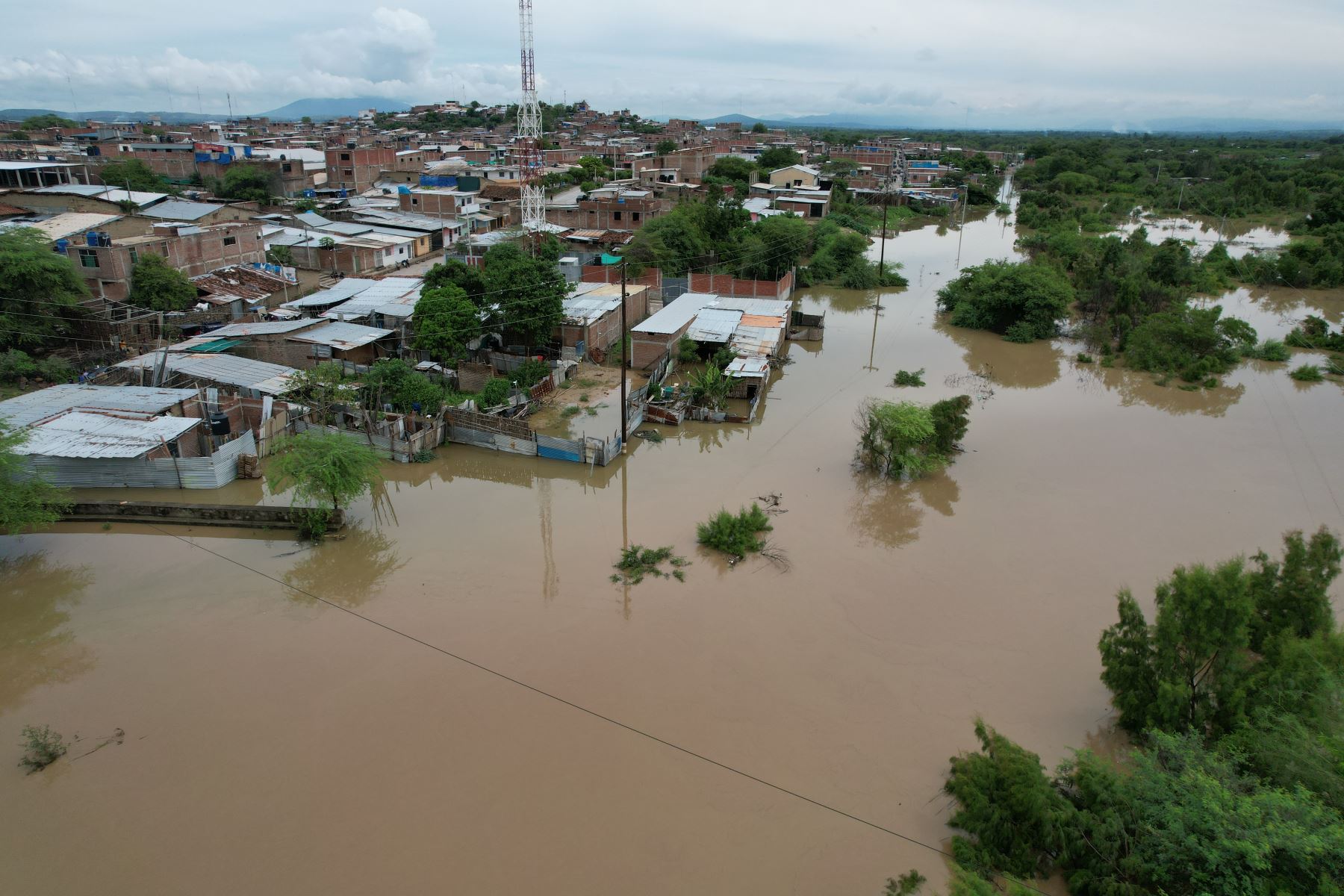 Eventos naturales de gran magnitud como las lluvias intensas registradas en Piura, explican la declaratoria de emergencia de nivel 5 decretada por el Gobierno, ANDINA/Ricardo Cuba