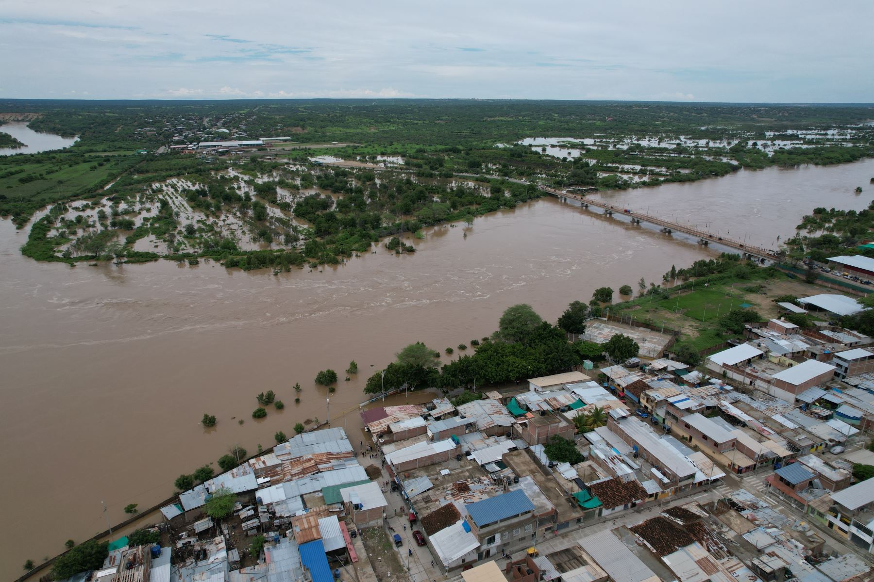 Urge reforzar las defensas ribereñas del río Piura para evitar futuros desbordes que afecten a la población piurana. ANDINA/Ricardo Cuba