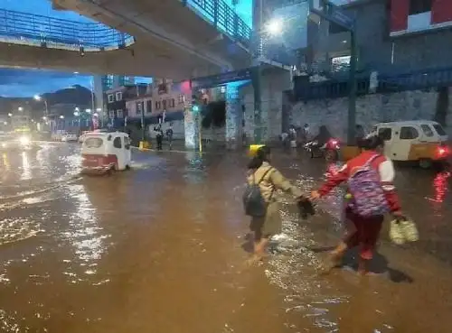 La ciudad de Sicuani, capital de la provincia de Canchis, región Cusco, soportó una lluvia torrencial que inundó varias viviendas y un colegio. ANDINA/Difusión