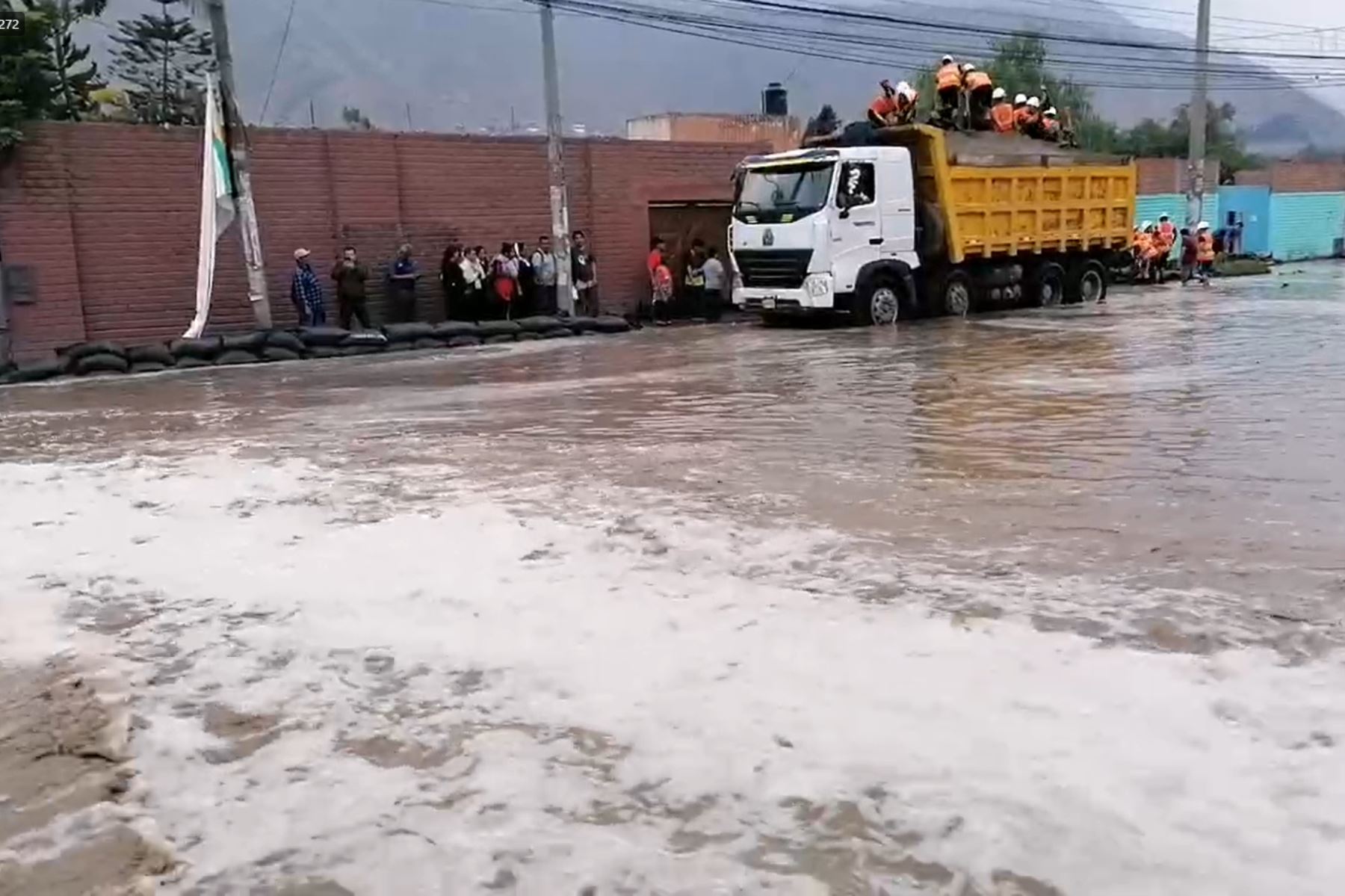 Lluvia activa quebrada y aniega carretera central en Chaclacayo. Foto: ANDINA