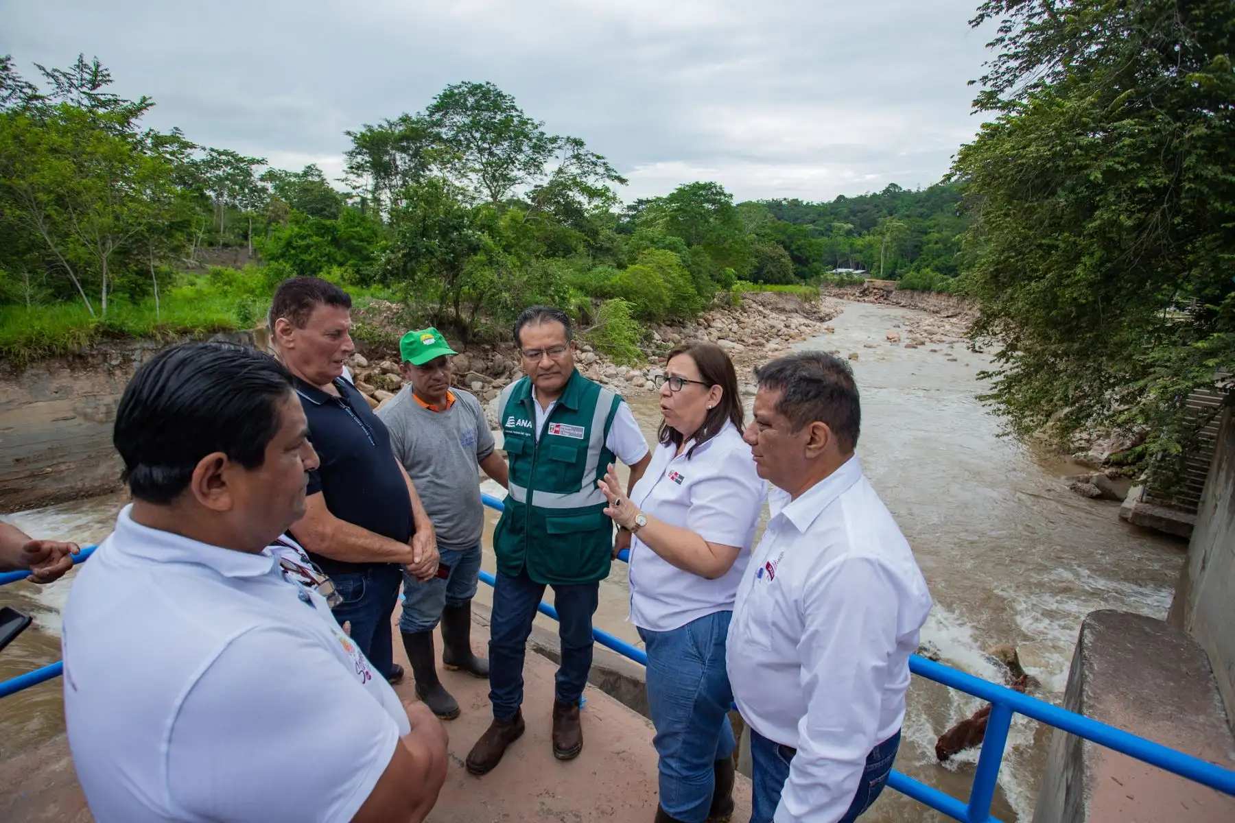 Desde Tarapoto, la ministra de Desarrollo Agrario y Riego (MIDAGRI), Nelly Paredes, llegó a la región San Martín e inició la inspección de las áreas de cultivos, que resultaron afectadas por las intensas lluvias y desbordes de ríos, como los impactos en los sistemas de riego y bocatomas.
Foto:ANDINA/MIDAGRI