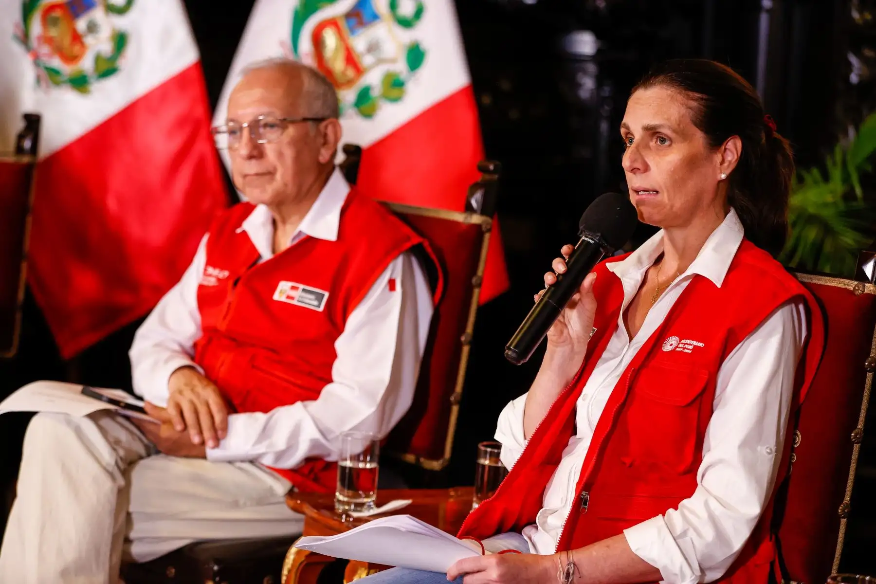La presidenta Dina Boluarte, junto al jefe del Gabinete Ministerial y ministros de Estado, brindarón un pronunciamiento para anunciar las medidas para las próximas 24 horas para atender la alerta roja en la capital, frente a posibles inundaciones e incrementos de caudal en los ríos Rímac, Chillón y Lurín.
Foto:ANDINA/Presidencia Perú