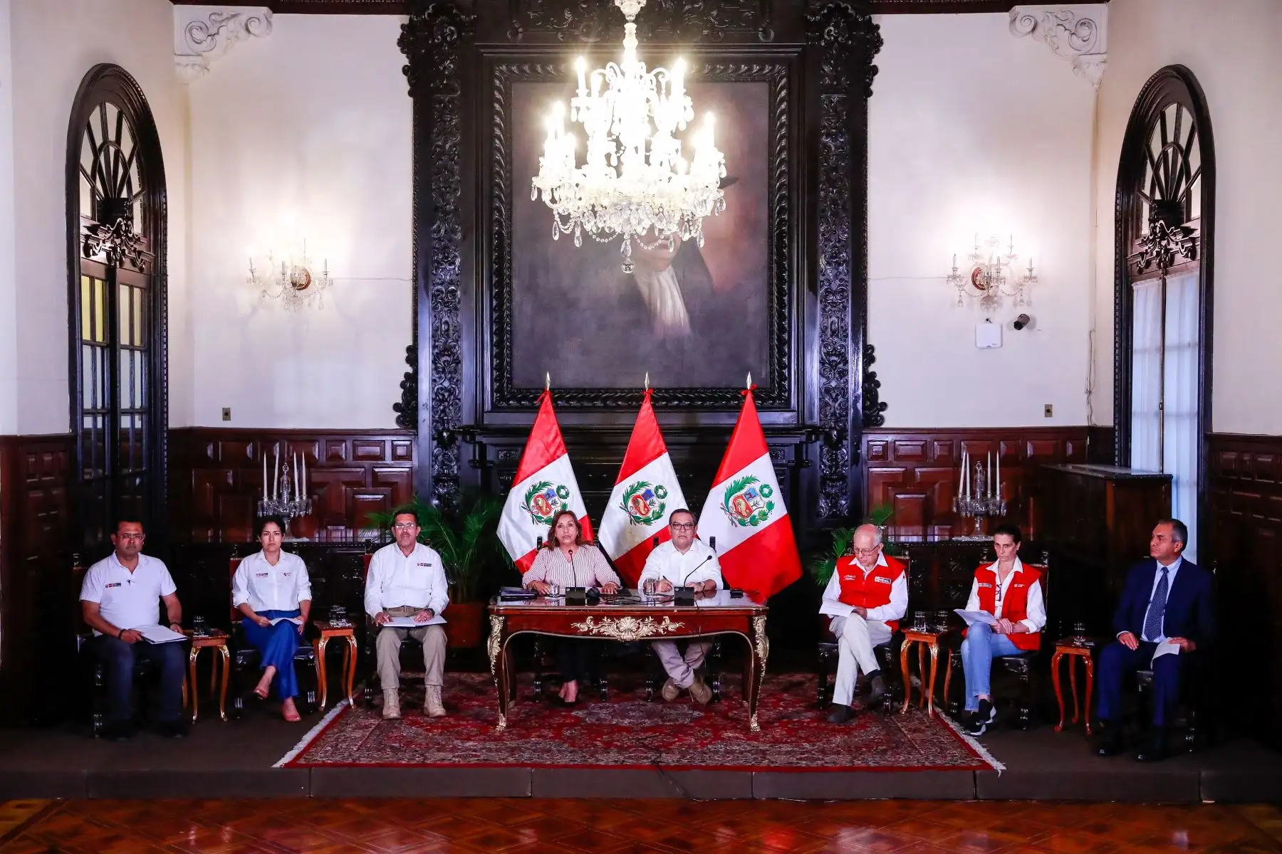 La presidenta Dina Boluarte, junto al jefe del Gabinete Ministerial y ministros de Estado, brindarón un pronunciamiento para anunciar las medidas para las próximas 24 horas para atender la alerta roja en la capital, frente a posibles inundaciones e incrementos de caudal en los ríos Rímac, Chillón y Lurín.
Foto:ANDINA/Presidencia Perú