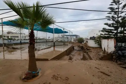 El alcalde Guillermo Fernández consideró que el último huaico, que arrasó diversas calles y centros recreacionales cercanos a la playa, ha sido el más fuerte de los últimos años.  Foto: ANDINA/Difusión
