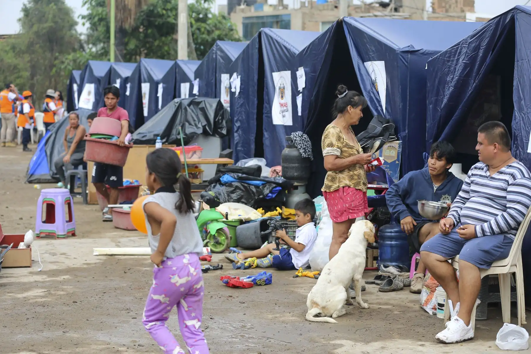Damnificados del AAHH Las Esperanzas reciben ayuda de Defensa Civil y la Municipalidad de Comas. Foto: ANDINA/Tatiana Gamarra