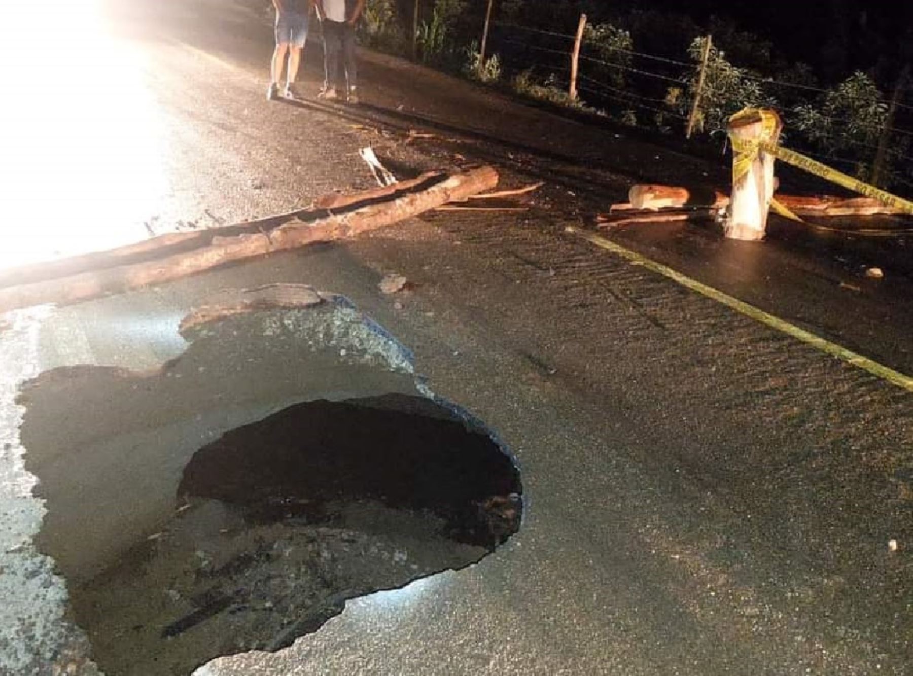 Las lluvias intensas que se registran en la sierra de la región Áncash causaron un forado en la carretera Casma-Huaraz. ANDINA/Difusión
