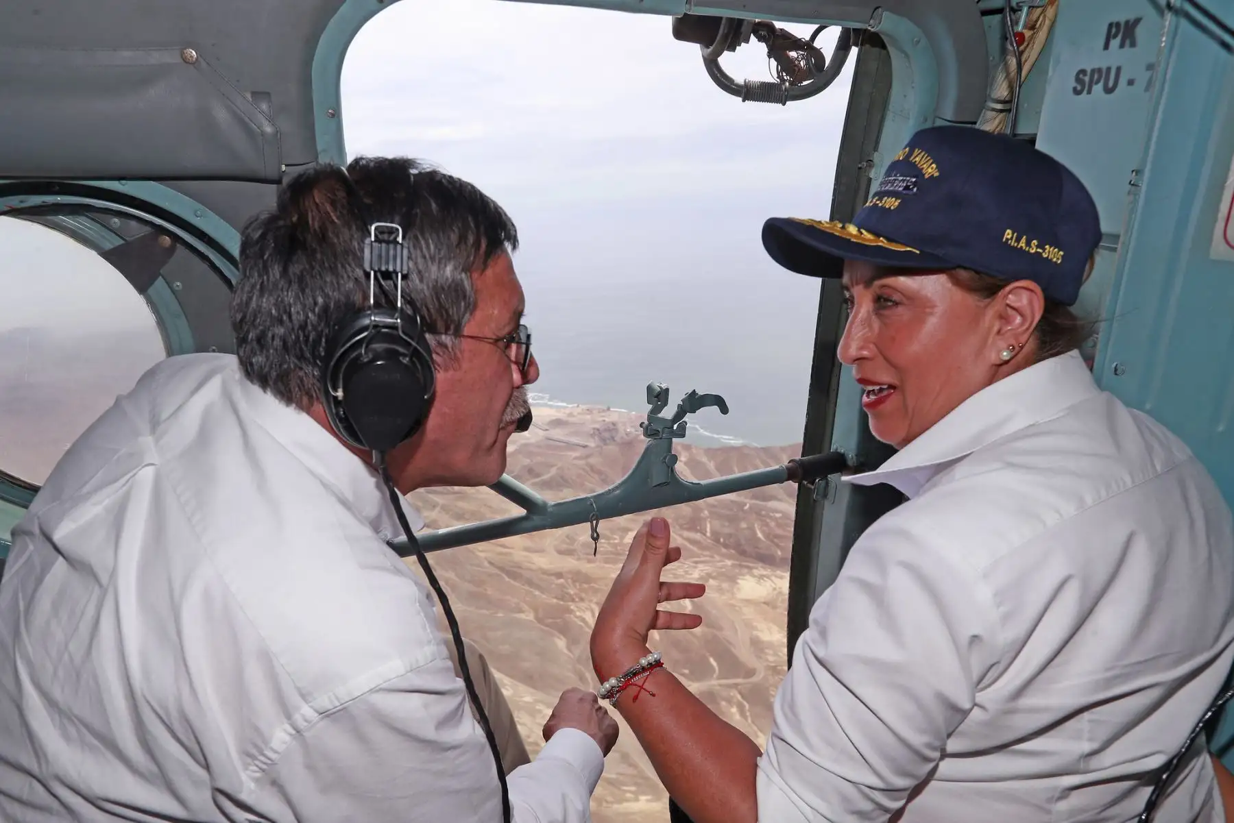 Presidenta Dina Boluarte y ministros de Estado, sobrevuelan las zonas afectadas por la activación del cauce norte del río Chilca en Pucusana y por la activación de la quebrada Malanche en Punta Hermosa. Foto: ANDINA/ Prensa Presidencia